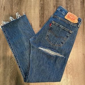 Vintage Levis 501 Distressed Butt rip jeans. SZ 30